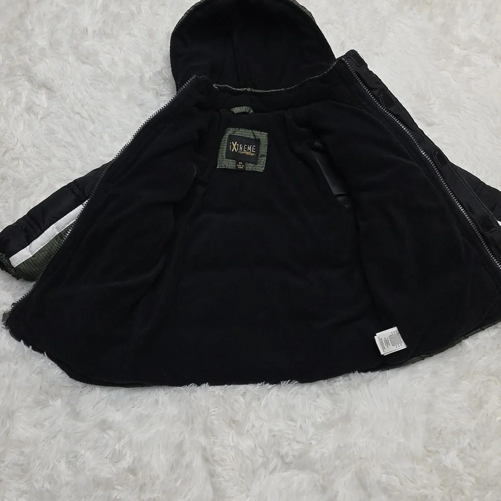 Ixtreme Green & Black Puffer Coat. Size 3T